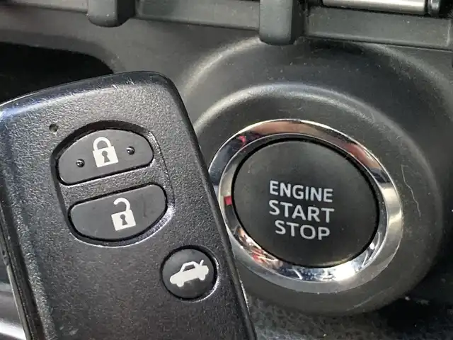 トヨタ ８６ GT リミテッド 静岡県 2013(平25)年 6.2万km サテンホワイトパール 純正SDナビ(NSZT-W68T)/　AM FM CD DVD Bluetooth SDREC/シートヒーター(前席)/HIDオートヘッドライト/社外18インチアルミホイール/スマートキー2本/リアスポイラー/パドルシフト/フロントフォグランプ/CUSCOタワーバー/フルセグTV/ETC/ハーフレザーシート/HKSマフラー