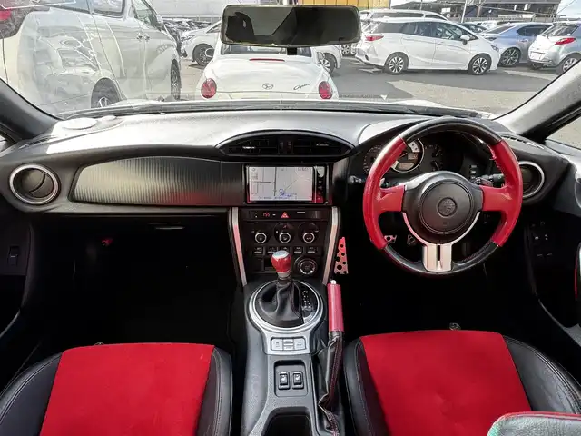 トヨタ ８６ GT リミテッド 静岡県 2013(平25)年 6.2万km サテンホワイトパール 純正SDナビ(NSZT-W68T)/　AM FM CD DVD Bluetooth SDREC/シートヒーター(前席)/HIDオートヘッドライト/社外18インチアルミホイール/スマートキー2本/リアスポイラー/パドルシフト/フロントフォグランプ/CUSCOタワーバー/フルセグTV/ETC/ハーフレザーシート/HKSマフラー