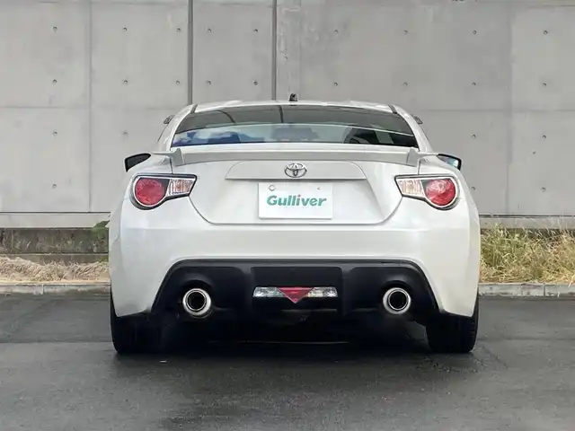 トヨタ ８６ GT リミテッド 静岡県 2013(平25)年 6.2万km サテンホワイトパール 純正SDナビ(NSZT-W68T)/　AM FM CD DVD Bluetooth SDREC/シートヒーター(前席)/HIDオートヘッドライト/社外18インチアルミホイール/スマートキー2本/リアスポイラー/パドルシフト/フロントフォグランプ/CUSCOタワーバー/フルセグTV/ETC/ハーフレザーシート/HKSマフラー