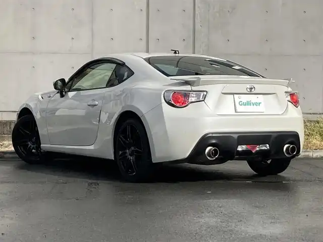 トヨタ ８６ GT リミテッド 静岡県 2013(平25)年 6.2万km サテンホワイトパール 純正SDナビ(NSZT-W68T)/　AM FM CD DVD Bluetooth SDREC/シートヒーター(前席)/HIDオートヘッドライト/社外18インチアルミホイール/スマートキー2本/リアスポイラー/パドルシフト/フロントフォグランプ/CUSCOタワーバー/フルセグTV/ETC/ハーフレザーシート/HKSマフラー