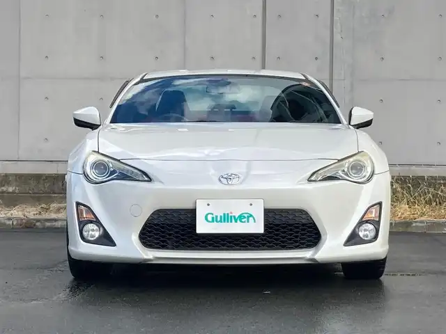 トヨタ ８６ GT リミテッド 静岡県 2013(平25)年 6.2万km サテンホワイトパール 純正SDナビ(NSZT-W68T)/　AM FM CD DVD Bluetooth SDREC/シートヒーター(前席)/HIDオートヘッドライト/社外18インチアルミホイール/スマートキー2本/リアスポイラー/パドルシフト/フロントフォグランプ/CUSCOタワーバー/フルセグTV/ETC/ハーフレザーシート/HKSマフラー