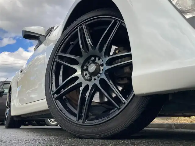 トヨタ ８６ GT リミテッド 静岡県 2013(平25)年 6.2万km サテンホワイトパール 純正SDナビ(NSZT-W68T)/　AM FM CD DVD Bluetooth SDREC/シートヒーター(前席)/HIDオートヘッドライト/社外18インチアルミホイール/スマートキー2本/リアスポイラー/パドルシフト/フロントフォグランプ/CUSCOタワーバー/フルセグTV/ETC/ハーフレザーシート/HKSマフラー