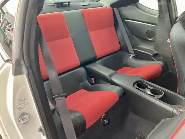 トヨタ ８６ GT リミテッド 静岡県 2013(平25)年 6.2万km サテンホワイトパール 純正SDナビ(NSZT-W68T)/　AM FM CD DVD Bluetooth SDREC/シートヒーター(前席)/HIDオートヘッドライト/社外18インチアルミホイール/スマートキー2本/リアスポイラー/パドルシフト/フロントフォグランプ/CUSCOタワーバー/フルセグTV/ETC/ハーフレザーシート/HKSマフラー