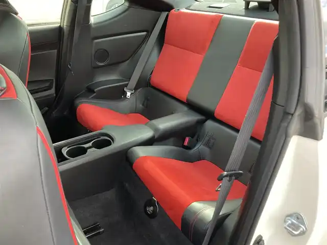 トヨタ ８６ GT リミテッド 静岡県 2013(平25)年 6.2万km サテンホワイトパール 純正SDナビ(NSZT-W68T)/　AM FM CD DVD Bluetooth SDREC/シートヒーター(前席)/HIDオートヘッドライト/社外18インチアルミホイール/スマートキー2本/リアスポイラー/パドルシフト/フロントフォグランプ/CUSCOタワーバー/フルセグTV/ETC/ハーフレザーシート/HKSマフラー