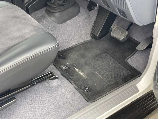 トヨタ ランドクルーザー AX 群馬県 2024(令6)年 1.8万km スーパーホワイトⅡ 純正ナビ　バックカメラ　フルセグＴＶ　電動デフロック　ＥＴＣ　前後ドラレコ　ＬＥＤヘッドライト　ハーフレザーシート　クルーズコントロール　ウッドコンビステアリング　衝突被害軽減ブレーキ　禁煙車