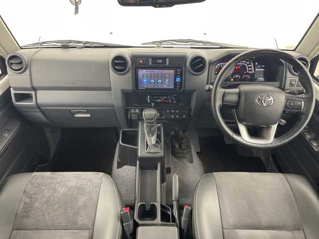 トヨタ ランドクルーザー AX 群馬県 2024(令6)年 1.8万km スーパーホワイトⅡ 純正ナビ　バックカメラ　フルセグＴＶ　電動デフロック　ＥＴＣ　前後ドラレコ　ＬＥＤヘッドライト　ハーフレザーシート　クルーズコントロール　ウッドコンビステアリング　衝突被害軽減ブレーキ　禁煙車