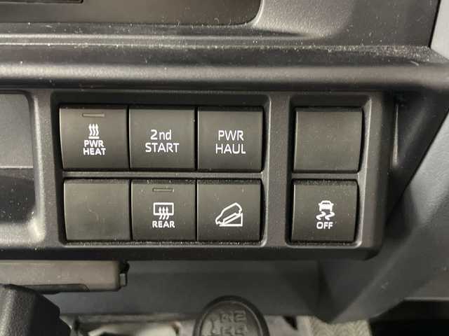 トヨタ ランドクルーザー AX 群馬県 2024(令6)年 1.8万km スーパーホワイトⅡ 純正ナビ　バックカメラ　フルセグＴＶ　電動デフロック　ＥＴＣ　前後ドラレコ　ＬＥＤヘッドライト　ハーフレザーシート　クルーズコントロール　ウッドコンビステアリング　衝突被害軽減ブレーキ　禁煙車