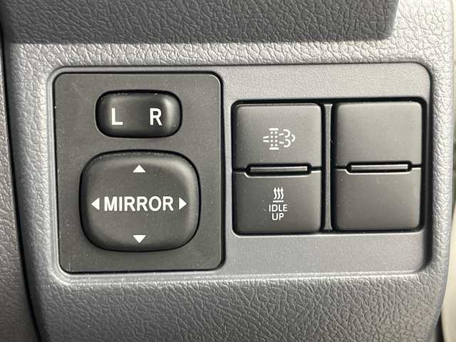 トヨタ ランドクルーザー AX 群馬県 2024(令6)年 1.8万km スーパーホワイトⅡ 純正ナビ　バックカメラ　フルセグＴＶ　電動デフロック　ＥＴＣ　前後ドラレコ　ＬＥＤヘッドライト　ハーフレザーシート　クルーズコントロール　ウッドコンビステアリング　衝突被害軽減ブレーキ　禁煙車