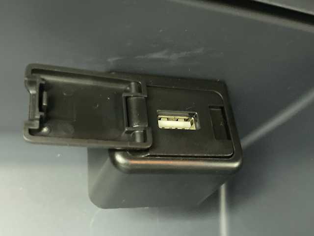 トヨタ ランドクルーザー AX 群馬県 2024(令6)年 1.8万km スーパーホワイトⅡ 純正ナビ　バックカメラ　フルセグＴＶ　電動デフロック　ＥＴＣ　前後ドラレコ　ＬＥＤヘッドライト　ハーフレザーシート　クルーズコントロール　ウッドコンビステアリング　衝突被害軽減ブレーキ　禁煙車