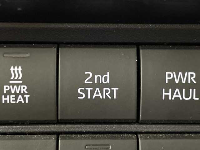 トヨタ ランドクルーザー AX 群馬県 2024(令6)年 1.8万km スーパーホワイトⅡ 純正ナビ　バックカメラ　フルセグＴＶ　電動デフロック　ＥＴＣ　前後ドラレコ　ＬＥＤヘッドライト　ハーフレザーシート　クルーズコントロール　ウッドコンビステアリング　衝突被害軽減ブレーキ　禁煙車