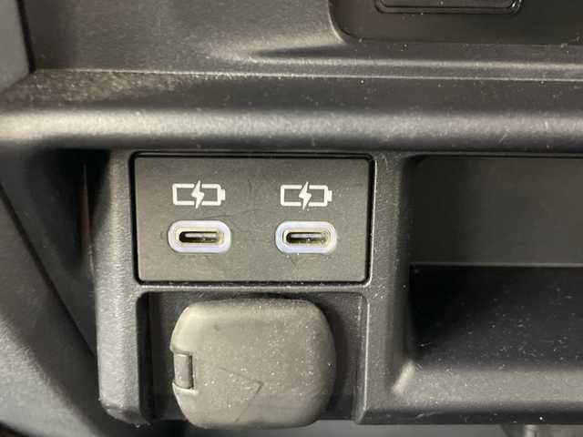 トヨタ ランドクルーザー AX 群馬県 2024(令6)年 1.8万km スーパーホワイトⅡ 純正ナビ　バックカメラ　フルセグＴＶ　電動デフロック　ＥＴＣ　前後ドラレコ　ＬＥＤヘッドライト　ハーフレザーシート　クルーズコントロール　ウッドコンビステアリング　衝突被害軽減ブレーキ　禁煙車