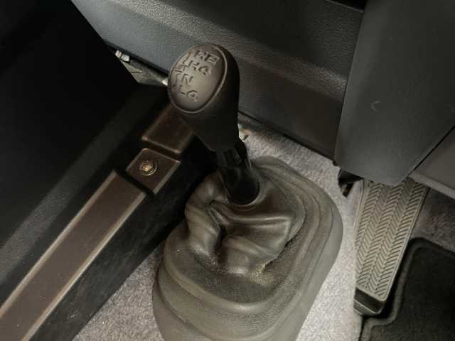 トヨタ ランドクルーザー AX 群馬県 2024(令6)年 1.8万km スーパーホワイトⅡ 純正ナビ　バックカメラ　フルセグＴＶ　電動デフロック　ＥＴＣ　前後ドラレコ　ＬＥＤヘッドライト　ハーフレザーシート　クルーズコントロール　ウッドコンビステアリング　衝突被害軽減ブレーキ　禁煙車