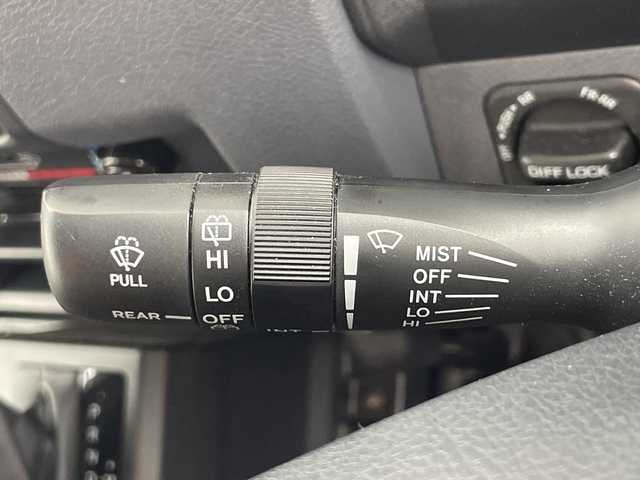 トヨタ ランドクルーザー AX 群馬県 2024(令6)年 1.8万km スーパーホワイトⅡ 純正ナビ　バックカメラ　フルセグＴＶ　電動デフロック　ＥＴＣ　前後ドラレコ　ＬＥＤヘッドライト　ハーフレザーシート　クルーズコントロール　ウッドコンビステアリング　衝突被害軽減ブレーキ　禁煙車