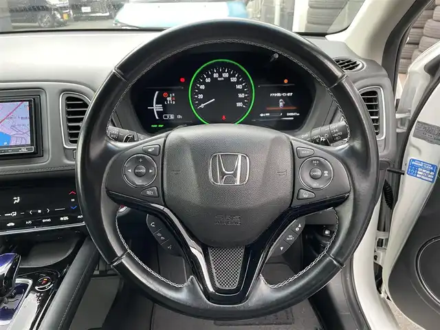 ホンダ ヴェゼル ハイブリッド Z ホンダセンシング 滋賀県 2017(平29)年 4.9万km ホワイトオーキッドパール 社外ナビ/(CD/DVD/USB/HDMI/Bluetooth/フルセグTV)/ホンダセンシング/ルーフレール/バックカメラ/ETC/ハーフレザーシート/レーダークルーズコントロール/シートヒーター/電子パーキングブレーキ/オートライト/LEDヘッドライト