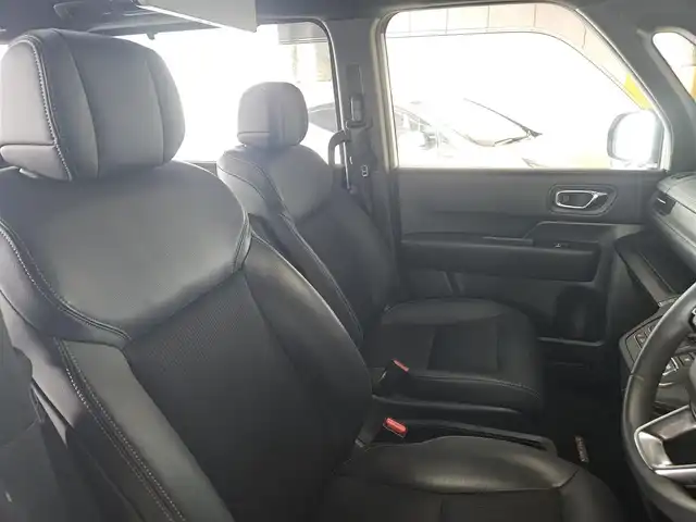 ホンダ ステップワゴン スパーダ eHEV 長崎県 2022(令4)年 0.8万km プラチナホワイトパール 純正11.4型ナビ/フルセグTV/純正後席用フリップダウンモニター/両側パワースライドドア/全方位カメラ/ビルトインETC/前後ドライブレコーダー/アダプティブクルーズコントロール/ホンダセンシング/・衝突被害軽減ブレーキ/・車線逸脱防止支援システム/・前後誤発進抑制/・ブラインドスポットインフォメーション/LEDヘッドランプ/革巻きステアリング/撥水機能付ハーフレザーシート/前席シートヒーター/純正16インチアルミホイール/スマートキー/プッシュエンジンスタート/禁煙車