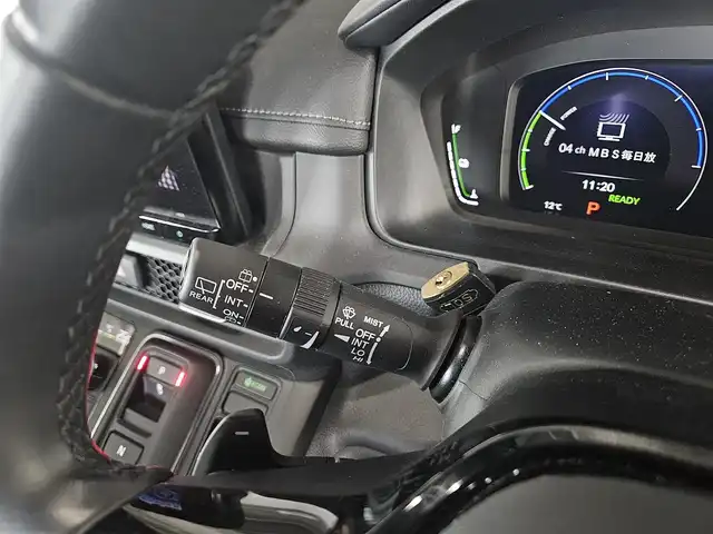 ホンダ ステップワゴン スパーダ eHEV 長崎県 2022(令4)年 0.8万km プラチナホワイトパール 純正11.4型ナビ/フルセグTV/純正後席用フリップダウンモニター/両側パワースライドドア/全方位カメラ/ビルトインETC/前後ドライブレコーダー/アダプティブクルーズコントロール/ホンダセンシング/・衝突被害軽減ブレーキ/・車線逸脱防止支援システム/・前後誤発進抑制/・ブラインドスポットインフォメーション/LEDヘッドランプ/革巻きステアリング/撥水機能付ハーフレザーシート/前席シートヒーター/純正16インチアルミホイール/スマートキー/プッシュエンジンスタート/禁煙車