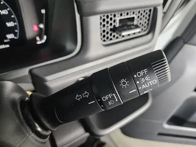 ホンダ ステップワゴン スパーダ eHEV 長崎県 2022(令4)年 0.8万km プラチナホワイトパール 純正11.4型ナビ/フルセグTV/純正後席用フリップダウンモニター/両側パワースライドドア/全方位カメラ/ビルトインETC/前後ドライブレコーダー/アダプティブクルーズコントロール/ホンダセンシング/・衝突被害軽減ブレーキ/・車線逸脱防止支援システム/・前後誤発進抑制/・ブラインドスポットインフォメーション/LEDヘッドランプ/革巻きステアリング/撥水機能付ハーフレザーシート/前席シートヒーター/純正16インチアルミホイール/スマートキー/プッシュエンジンスタート/禁煙車