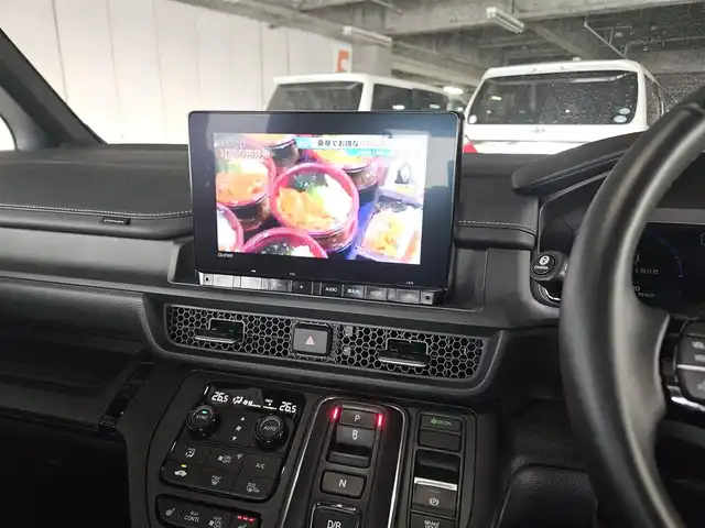 ホンダ ステップワゴン スパーダ eHEV 長崎県 2022(令4)年 0.8万km プラチナホワイトパール 純正11.4型ナビ/フルセグTV/純正後席用フリップダウンモニター/両側パワースライドドア/全方位カメラ/ビルトインETC/前後ドライブレコーダー/アダプティブクルーズコントロール/ホンダセンシング/・衝突被害軽減ブレーキ/・車線逸脱防止支援システム/・前後誤発進抑制/・ブラインドスポットインフォメーション/LEDヘッドランプ/革巻きステアリング/撥水機能付ハーフレザーシート/前席シートヒーター/純正16インチアルミホイール/スマートキー/プッシュエンジンスタート/禁煙車