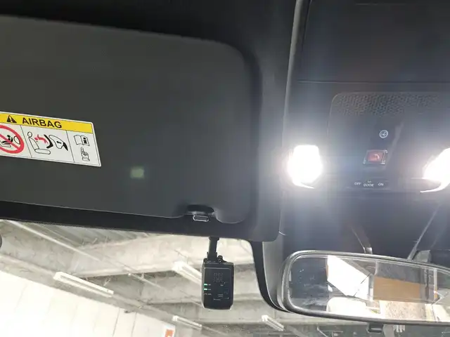 ホンダ ステップワゴン スパーダ eHEV 長崎県 2022(令4)年 0.8万km プラチナホワイトパール 純正11.4型ナビ/フルセグTV/純正後席用フリップダウンモニター/両側パワースライドドア/全方位カメラ/ビルトインETC/前後ドライブレコーダー/アダプティブクルーズコントロール/ホンダセンシング/・衝突被害軽減ブレーキ/・車線逸脱防止支援システム/・前後誤発進抑制/・ブラインドスポットインフォメーション/LEDヘッドランプ/革巻きステアリング/撥水機能付ハーフレザーシート/前席シートヒーター/純正16インチアルミホイール/スマートキー/プッシュエンジンスタート/禁煙車