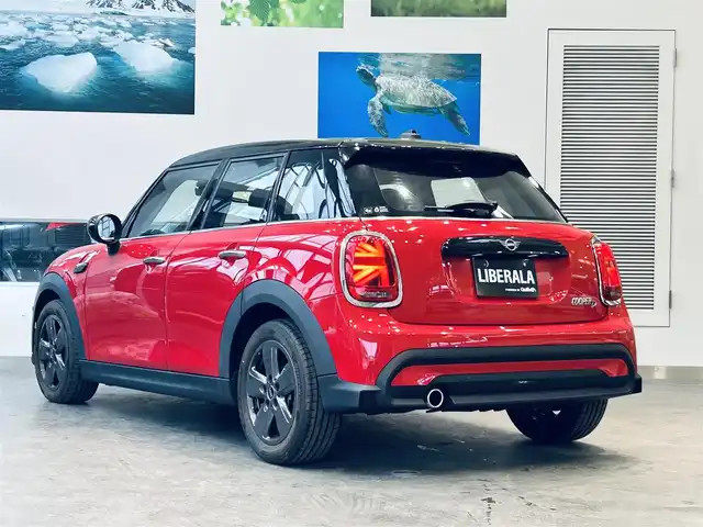 ＭＩＮＩ ミニ クーパー D 大阪府 2021(令3)年 0.7万km チリ・レッド ワンオーナー/ペッパーP/ナビゲーションP/ドライビングアシストP/インテリジェントセーフティ/純正ナビ/バックカメラ/クリアランスソナー/ETC/ドラレコ/ハーフレザー/USB/Bluetooth