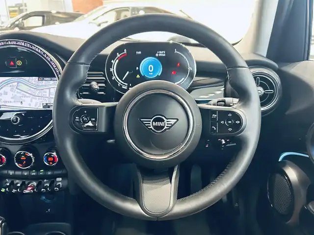 ＭＩＮＩ ミニ クーパー D 大阪府 2021(令3)年 0.7万km チリ・レッド ワンオーナー/ペッパーP/ナビゲーションP/ドライビングアシストP/インテリジェントセーフティ/純正ナビ/バックカメラ/クリアランスソナー/ETC/ドラレコ/ハーフレザー/USB/Bluetooth