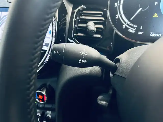 ＭＩＮＩ ミニ クーパー D 大阪府 2021(令3)年 0.7万km チリ・レッド ワンオーナー/ペッパーP/ナビゲーションP/ドライビングアシストP/インテリジェントセーフティ/純正ナビ/バックカメラ/クリアランスソナー/ETC/ドラレコ/ハーフレザー/USB/Bluetooth