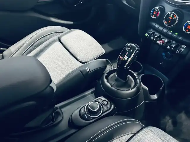 ＭＩＮＩ ミニ クーパー D 大阪府 2021(令3)年 0.7万km チリ・レッド ワンオーナー/ペッパーP/ナビゲーションP/ドライビングアシストP/インテリジェントセーフティ/純正ナビ/バックカメラ/クリアランスソナー/ETC/ドラレコ/ハーフレザー/USB/Bluetooth