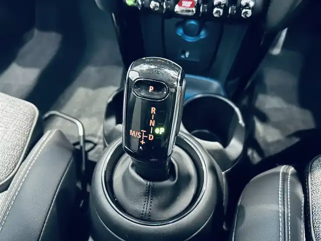 ＭＩＮＩ ミニ クーパー D 大阪府 2021(令3)年 0.7万km チリ・レッド ワンオーナー/ペッパーP/ナビゲーションP/ドライビングアシストP/インテリジェントセーフティ/純正ナビ/バックカメラ/クリアランスソナー/ETC/ドラレコ/ハーフレザー/USB/Bluetooth