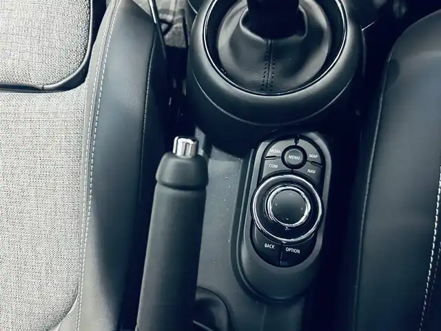 ＭＩＮＩ ミニ クーパー D 大阪府 2021(令3)年 0.7万km チリ・レッド ワンオーナー/ペッパーP/ナビゲーションP/ドライビングアシストP/インテリジェントセーフティ/純正ナビ/バックカメラ/クリアランスソナー/ETC/ドラレコ/ハーフレザー/USB/Bluetooth