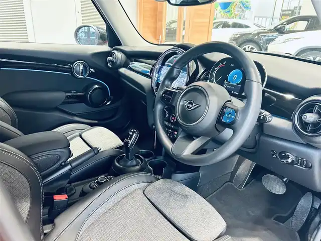 ＭＩＮＩ ミニ クーパー D 大阪府 2021(令3)年 0.7万km チリ・レッド ワンオーナー/ペッパーP/ナビゲーションP/ドライビングアシストP/インテリジェントセーフティ/純正ナビ/バックカメラ/クリアランスソナー/ETC/ドラレコ/ハーフレザー/USB/Bluetooth