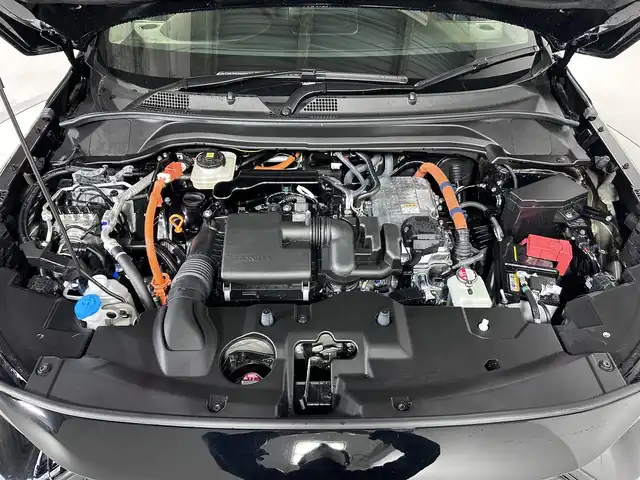 ホンダ ヴェゼル ハイブリッド e:HEV Z 佐賀県 2025(令7)年 3.2万km クリスタルブラックパール 純正9型ナビ/（ＡＭ/ＦＭ/CD/DVD/Bluetooth/フルセグTV）/バックカメラ/ビルトインETC/オートエアコン/クルーズコントロール(追従あり)/衝突被害軽減システム/ハンドルヒーター/ハンズフリー/置くだけ充電/オートブレーキホールド/シーケンシャルウィンカー/アップルカープレイ/アンドロイドオート/SOSコール/電子パーキング/ブラインドスポットモニター/LEDヘッドライト/盗難防止装置/オートライト/オートマチックハイビーム/スマートキー/プッシュスタート/USB入力端子/純正フロアマット/純正18インチアルミホイール