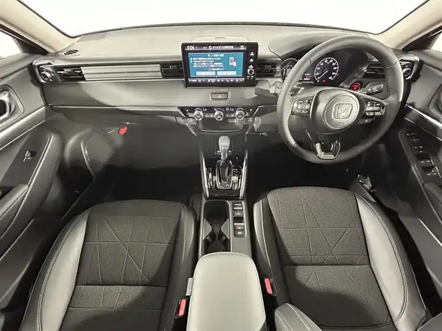 ホンダ ヴェゼル ハイブリッド e:HEV Z 佐賀県 2025(令7)年 3.2万km クリスタルブラックパール 純正9型ナビ/（ＡＭ/ＦＭ/CD/DVD/Bluetooth/フルセグTV）/バックカメラ/ビルトインETC/オートエアコン/クルーズコントロール(追従あり)/衝突被害軽減システム/ハンドルヒーター/ハンズフリー/置くだけ充電/オートブレーキホールド/シーケンシャルウィンカー/アップルカープレイ/アンドロイドオート/SOSコール/電子パーキング/ブラインドスポットモニター/LEDヘッドライト/盗難防止装置/オートライト/オートマチックハイビーム/スマートキー/プッシュスタート/USB入力端子/純正フロアマット/純正18インチアルミホイール