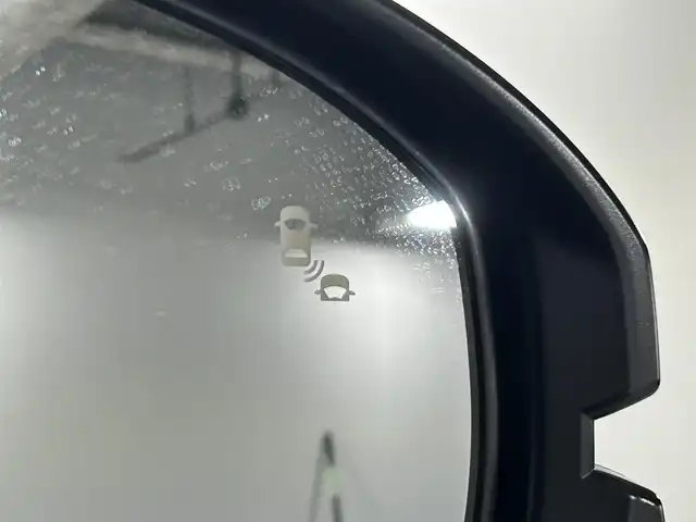 ホンダ ヴェゼル ハイブリッド e:HEV Z 佐賀県 2025(令7)年 3.2万km クリスタルブラックパール 純正9型ナビ/（ＡＭ/ＦＭ/CD/DVD/Bluetooth/フルセグTV）/バックカメラ/ビルトインETC/オートエアコン/クルーズコントロール(追従あり)/衝突被害軽減システム/ハンドルヒーター/ハンズフリー/置くだけ充電/オートブレーキホールド/シーケンシャルウィンカー/アップルカープレイ/アンドロイドオート/SOSコール/電子パーキング/ブラインドスポットモニター/LEDヘッドライト/盗難防止装置/オートライト/オートマチックハイビーム/スマートキー/プッシュスタート/USB入力端子/純正フロアマット/純正18インチアルミホイール