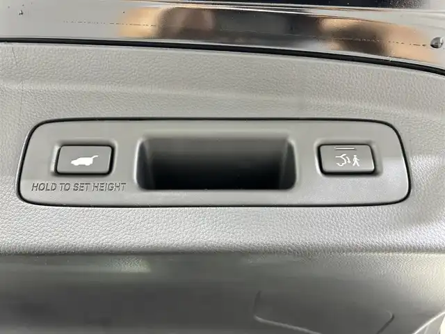 ホンダ ヴェゼル ハイブリッド e:HEV Z 佐賀県 2025(令7)年 3.2万km クリスタルブラックパール 純正9型ナビ/（ＡＭ/ＦＭ/CD/DVD/Bluetooth/フルセグTV）/バックカメラ/ビルトインETC/オートエアコン/クルーズコントロール(追従あり)/衝突被害軽減システム/ハンドルヒーター/ハンズフリー/置くだけ充電/オートブレーキホールド/シーケンシャルウィンカー/アップルカープレイ/アンドロイドオート/SOSコール/電子パーキング/ブラインドスポットモニター/LEDヘッドライト/盗難防止装置/オートライト/オートマチックハイビーム/スマートキー/プッシュスタート/USB入力端子/純正フロアマット/純正18インチアルミホイール