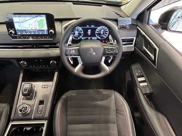 三菱 アウトランダー ＰＨＥＶ G 埼玉県 2022(令4)年 3.3万km ブラックダイヤモンド e-Assist/純正ナビ/ BT/フルセグ/AndroidAuto/アラウンドビューモニター/電動テールゲート/ハーフレザーシート/シートヒーター/ルーフレール/ステアリングヒーター/オートブレーキホールド/ETC2.0/スマートキー/禁煙車