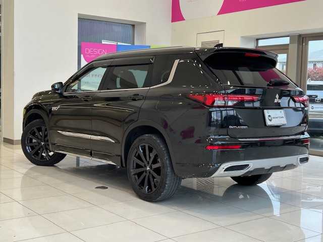 三菱 アウトランダー ＰＨＥＶ G 埼玉県 2022(令4)年 3.3万km ブラックダイヤモンド e-Assist/純正ナビ/ BT/フルセグ/AndroidAuto/アラウンドビューモニター/電動テールゲート/ハーフレザーシート/シートヒーター/ルーフレール/ステアリングヒーター/オートブレーキホールド/ETC2.0/スマートキー/禁煙車