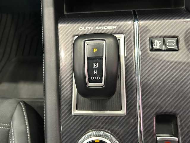三菱 アウトランダー ＰＨＥＶ G 埼玉県 2022(令4)年 3.3万km ブラックダイヤモンド e-Assist/純正ナビ/ BT/フルセグ/AndroidAuto/アラウンドビューモニター/電動テールゲート/ハーフレザーシート/シートヒーター/ルーフレール/ステアリングヒーター/オートブレーキホールド/ETC2.0/スマートキー/禁煙車