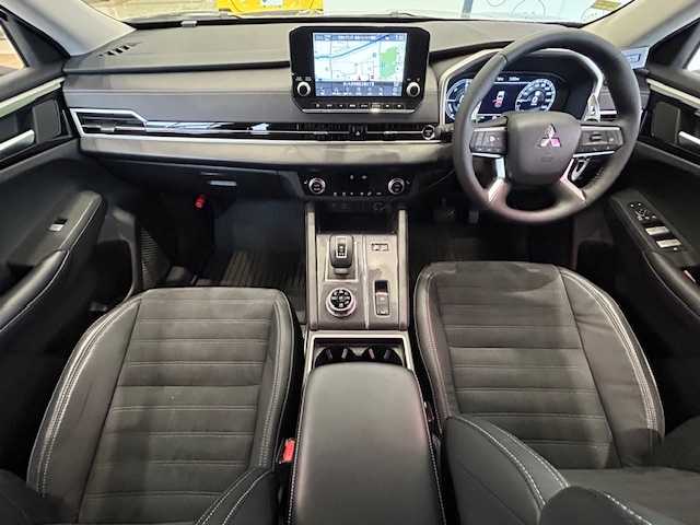 三菱 アウトランダー ＰＨＥＶ G 埼玉県 2022(令4)年 3.3万km ブラックダイヤモンド e-Assist/純正ナビ/ BT/フルセグ/AndroidAuto/アラウンドビューモニター/電動テールゲート/ハーフレザーシート/シートヒーター/ルーフレール/ステアリングヒーター/オートブレーキホールド/ETC2.0/スマートキー/禁煙車