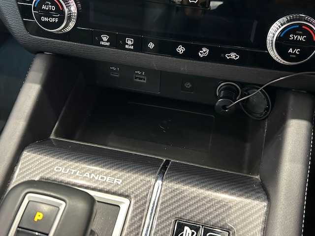 三菱 アウトランダー ＰＨＥＶ G 埼玉県 2022(令4)年 3.3万km ブラックダイヤモンド e-Assist/純正ナビ/ BT/フルセグ/AndroidAuto/アラウンドビューモニター/電動テールゲート/ハーフレザーシート/シートヒーター/ルーフレール/ステアリングヒーター/オートブレーキホールド/ETC2.0/スマートキー/禁煙車