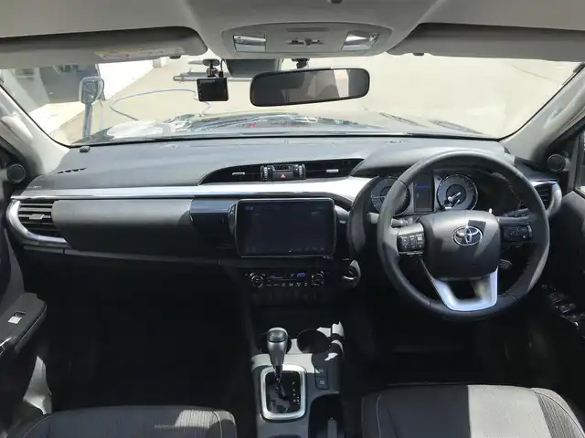 トヨタ ハイラックス Z 富山県 2020(令2)年 7.2万km アティチュードブラックマイカ 4WD/ワンオーナー/社外ナビ/バックカメラ/ドライブレコーダー/プリクラッシュセーフティ/レーンキープアシスト/コーナーセンサー/レーダークルーズコントロール/ダウンヒルアシストコントロール/プッシュスタート/スマートキー/革巻きステアリング/LEDヘッドライト/オートライト/ETC/純正サイドステップ積込み