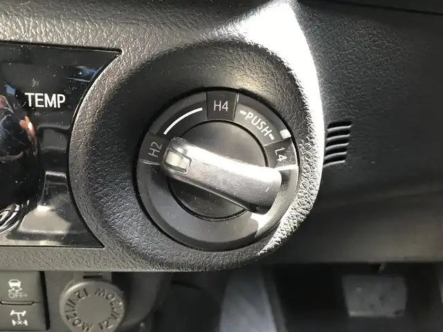 トヨタ ハイラックス Z 富山県 2020(令2)年 7.2万km アティチュードブラックマイカ 4WD/ワンオーナー/社外ナビ/バックカメラ/ドライブレコーダー/プリクラッシュセーフティ/レーンキープアシスト/コーナーセンサー/レーダークルーズコントロール/ダウンヒルアシストコントロール/プッシュスタート/スマートキー/革巻きステアリング/LEDヘッドライト/オートライト/ETC/純正サイドステップ積込み