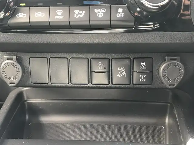 トヨタ ハイラックス Z 富山県 2020(令2)年 7.2万km アティチュードブラックマイカ 4WD/ワンオーナー/社外ナビ/バックカメラ/ドライブレコーダー/プリクラッシュセーフティ/レーンキープアシスト/コーナーセンサー/レーダークルーズコントロール/ダウンヒルアシストコントロール/プッシュスタート/スマートキー/革巻きステアリング/LEDヘッドライト/オートライト/ETC/純正サイドステップ積込み