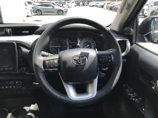 トヨタ ハイラックス Z 富山県 2020(令2)年 7.2万km アティチュードブラックマイカ 4WD/ワンオーナー/社外ナビ/バックカメラ/ドライブレコーダー/プリクラッシュセーフティ/レーンキープアシスト/コーナーセンサー/レーダークルーズコントロール/ダウンヒルアシストコントロール/プッシュスタート/スマートキー/革巻きステアリング/LEDヘッドライト/オートライト/ETC/純正サイドステップ積込み