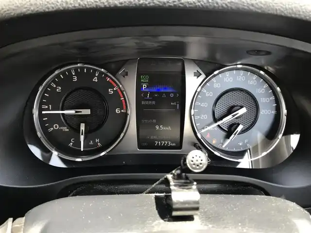 トヨタ ハイラックス Z 富山県 2020(令2)年 7.2万km アティチュードブラックマイカ 4WD/ワンオーナー/社外ナビ/バックカメラ/ドライブレコーダー/プリクラッシュセーフティ/レーンキープアシスト/コーナーセンサー/レーダークルーズコントロール/ダウンヒルアシストコントロール/プッシュスタート/スマートキー/革巻きステアリング/LEDヘッドライト/オートライト/ETC/純正サイドステップ積込み