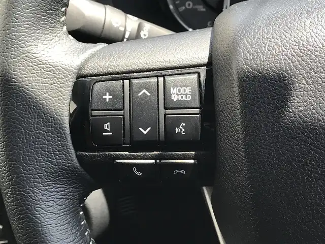 トヨタ ハイラックス Z 富山県 2020(令2)年 7.2万km アティチュードブラックマイカ 4WD/ワンオーナー/社外ナビ/バックカメラ/ドライブレコーダー/プリクラッシュセーフティ/レーンキープアシスト/コーナーセンサー/レーダークルーズコントロール/ダウンヒルアシストコントロール/プッシュスタート/スマートキー/革巻きステアリング/LEDヘッドライト/オートライト/ETC/純正サイドステップ積込み