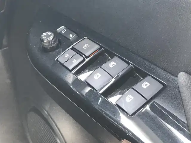トヨタ ハイラックス Z 岩手県 2020(令2)年 7.2万km アティチュードブラックマイカ 4WD/ワンオーナー/社外ナビ/バックカメラ/ドライブレコーダー/プリクラッシュセーフティ/レーンキープアシスト/コーナーセンサー/レーダークルーズコントロール/ダウンヒルアシストコントロール/プッシュスタート/スマートキー/革巻きステアリング/LEDヘッドライト/オートライト/ETC/純正サイドステップ積込み