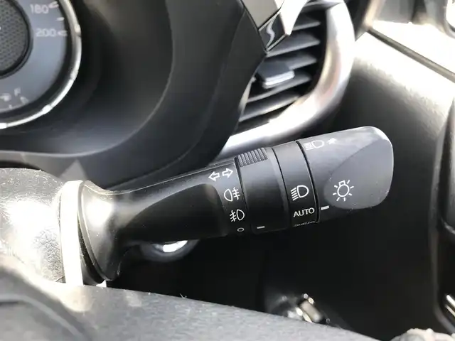 トヨタ ハイラックス Z 岩手県 2020(令2)年 7.2万km アティチュードブラックマイカ 4WD/ワンオーナー/社外ナビ/バックカメラ/ドライブレコーダー/プリクラッシュセーフティ/レーンキープアシスト/コーナーセンサー/レーダークルーズコントロール/ダウンヒルアシストコントロール/プッシュスタート/スマートキー/革巻きステアリング/LEDヘッドライト/オートライト/ETC/純正サイドステップ積込み