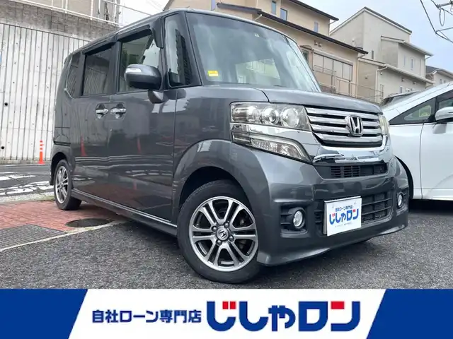 ホンダ Ｎ ＢＯＸ カスタム G SSパッケージ 福岡県 2014(平26)年 8.3万km ポリッシュドメタルメタリック (株)IDOMが運営する【じしゃロン八幡西店】の自社ローン専用車両になります。こちらは現金またはオートローンご利用時の価格です。自社ローンご希望の方は別途その旨お申付け下さい/スマートキー/社外メモリナビ /フルセグ/バックカメラ/両側パワースライドドア/ウィンカーミラー/ETC/HID/オートライト/前後ドライブレコーダー/前席シートヒーター/衝突軽減システム