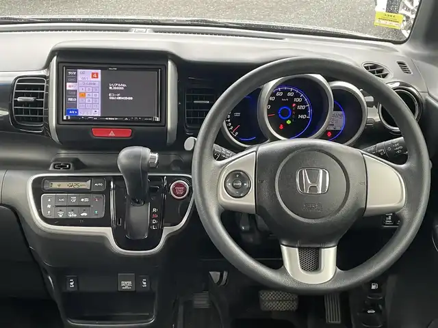 ホンダ Ｎ ＢＯＸ カスタム G SSパッケージ 福岡県 2014(平26)年 8.3万km ポリッシュドメタルメタリック (株)IDOMが運営する【じしゃロン八幡西店】の自社ローン専用車両になります。こちらは現金またはオートローンご利用時の価格です。自社ローンご希望の方は別途その旨お申付け下さい/スマートキー/社外メモリナビ /フルセグ/バックカメラ/両側パワースライドドア/ウィンカーミラー/ETC/HID/オートライト/前後ドライブレコーダー/前席シートヒーター/衝突軽減システム
