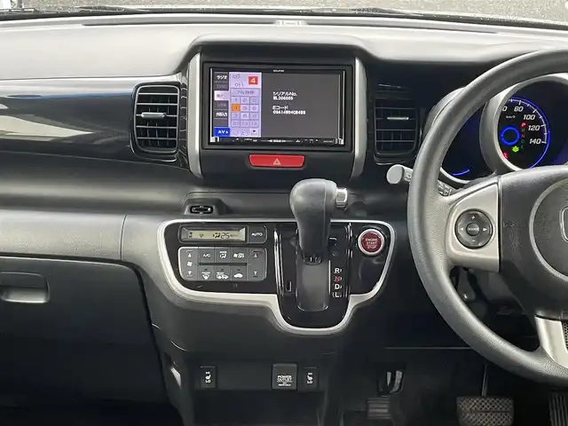 ホンダ Ｎ ＢＯＸ カスタム G SSパッケージ 福岡県 2014(平26)年 8.3万km ポリッシュドメタルメタリック (株)IDOMが運営する【じしゃロン八幡西店】の自社ローン専用車両になります。こちらは現金またはオートローンご利用時の価格です。自社ローンご希望の方は別途その旨お申付け下さい/スマートキー/社外メモリナビ /フルセグ/バックカメラ/両側パワースライドドア/ウィンカーミラー/ETC/HID/オートライト/前後ドライブレコーダー/前席シートヒーター/衝突軽減システム